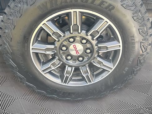 Used 2025 GMC Sierra 1500 AT4 AWD/4WD image 34