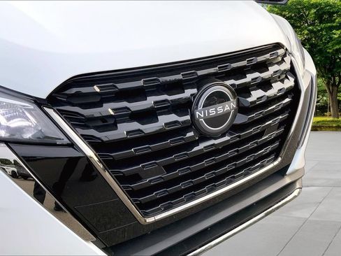 Used 2024 Nissan Kicks SR w/ SR Premium Package FWD image 31