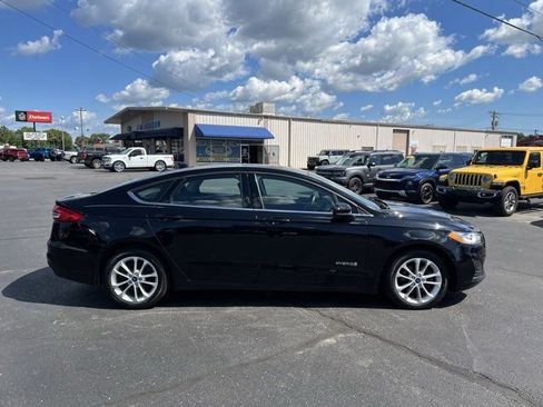 Used 2019 Ford Fusion SE image 7