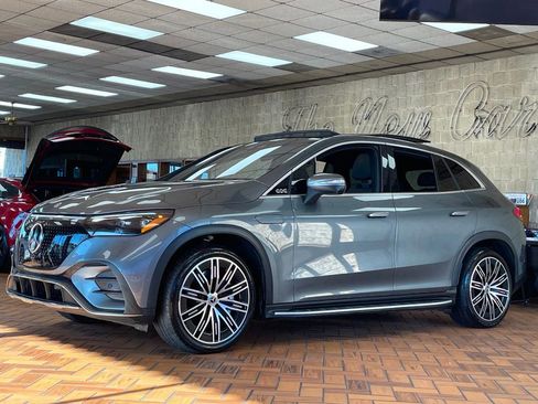 Used 2023 Mercedes-Benz EQE 500 4MATIC SUV w/ Pinnacle Trim Package image 4