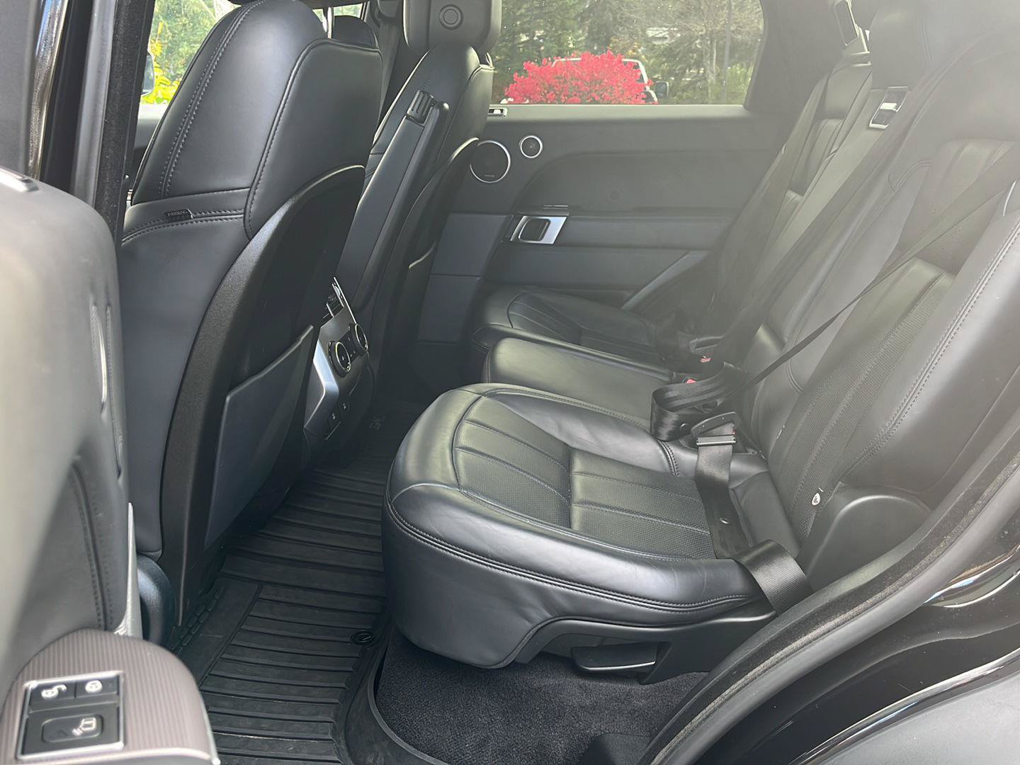 Used 2019 Land Rover Range Rover Sport HSE AWD/4WD image 12