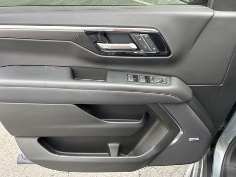 Used 2025 Chevrolet Suburban RST w/ Comfort Package image 15