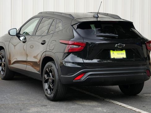 Used 2026 Chevrolet Trax LT w/ Midnight Edition FWD image 46