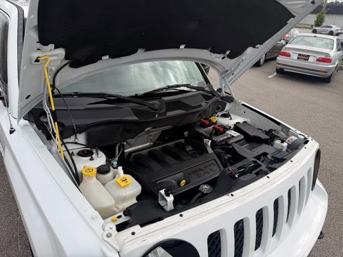 Used 2014 Jeep Patriot Latitude w/ All Weather Capability Group AWD/4WD image 10