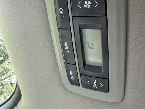 Used 2012 Toyota Sienna XLE w/ Entertainment Pkg FWD image 31