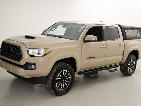 Used 2020 Toyota Tacoma TRD Sport AWD/4WD image 6