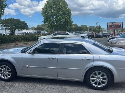 Used 2008 Chrysler 300 C w/ Navigation & Sound Group II RWD image 9