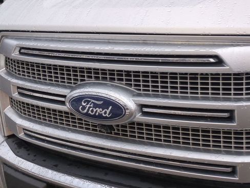 Used 2016 Ford F150 Platinum w/ Equipment Group 701A Luxury image 12