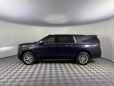 Used 2025 Chevrolet Suburban Premier image 10