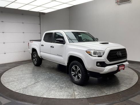 Used 2019 Toyota Tacoma TRD Sport image 32