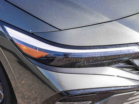 New 2025 Hyundai Elantra SEL image 4