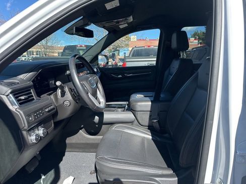 Used 2022 GMC Yukon XL Denali image 8