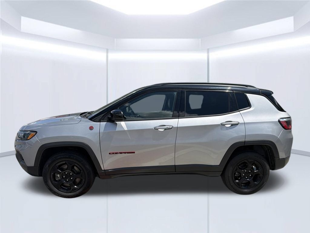 Used 2023 Jeep Compass Trailhawk AWD/4WD image 3