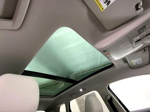 Used 2025 Volkswagen Taos SE image 22