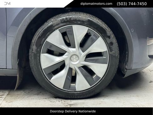 Used 2022 Tesla Model Y Long Range image 34
