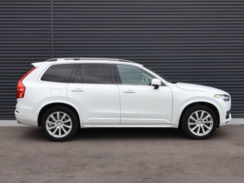 Used 2019 Volvo XC90 T6 Momentum w/ Advanced Package AWD/4WD image 4