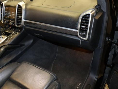Used 2012 Porsche Cayenne Turbo image 36