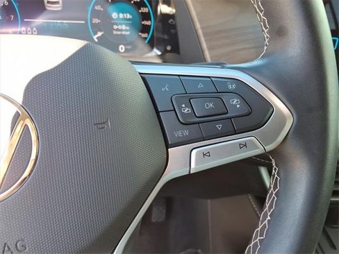 Certified 2025 Volkswagen Atlas SE image 18