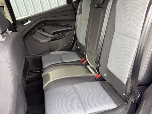 Used 2019 Ford Escape SE image 9