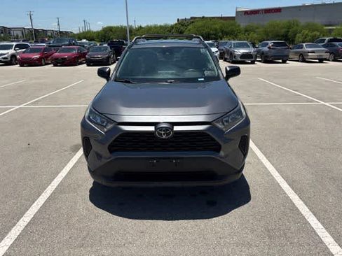Used 2021 Toyota RAV4 LE FWD image 8