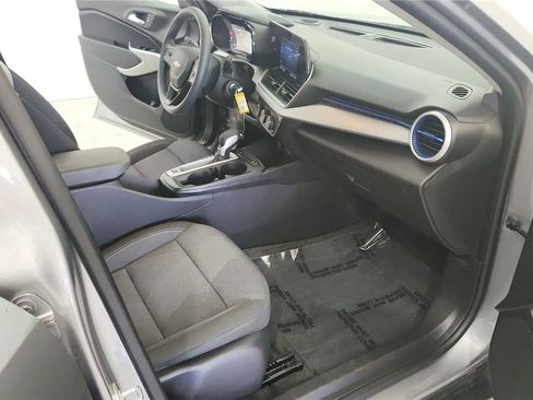Used 2025 Chevrolet Trax LS w/ Driver Confidence Package FWD image 34