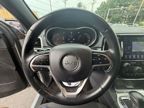 Used 2019 Jeep Grand Cherokee Laredo w/ 18" Wheel & 8.4" Radio Group AWD/4WD image 22