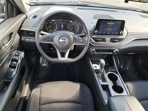 Used 2023 Nissan Altima 2.5 SV image 15