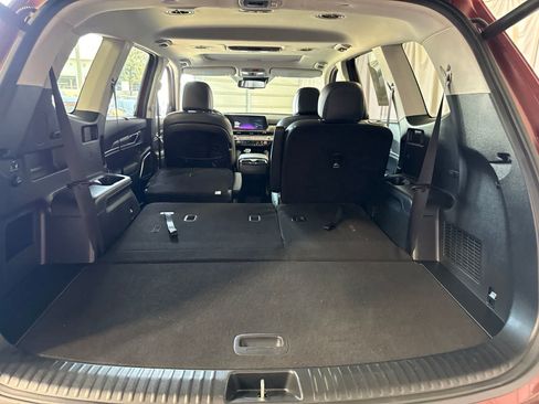 Used 2023 Kia Telluride EX w/ EX Captain's Chair Package FWD image 11