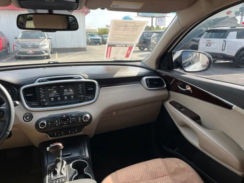 Used 2017 Kia Sorento AWD w/ LX Convenience Package image 38