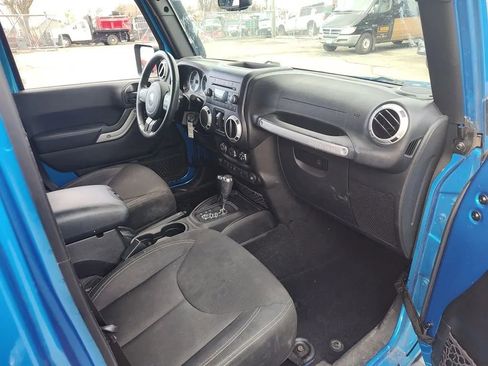 Used 2016 Jeep Wrangler Unlimited Sahara w/ Max Tow Package image 9