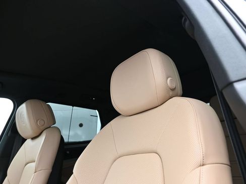 Certified 2025 Porsche Cayenne E-Hybrid AWD/4WD image 16