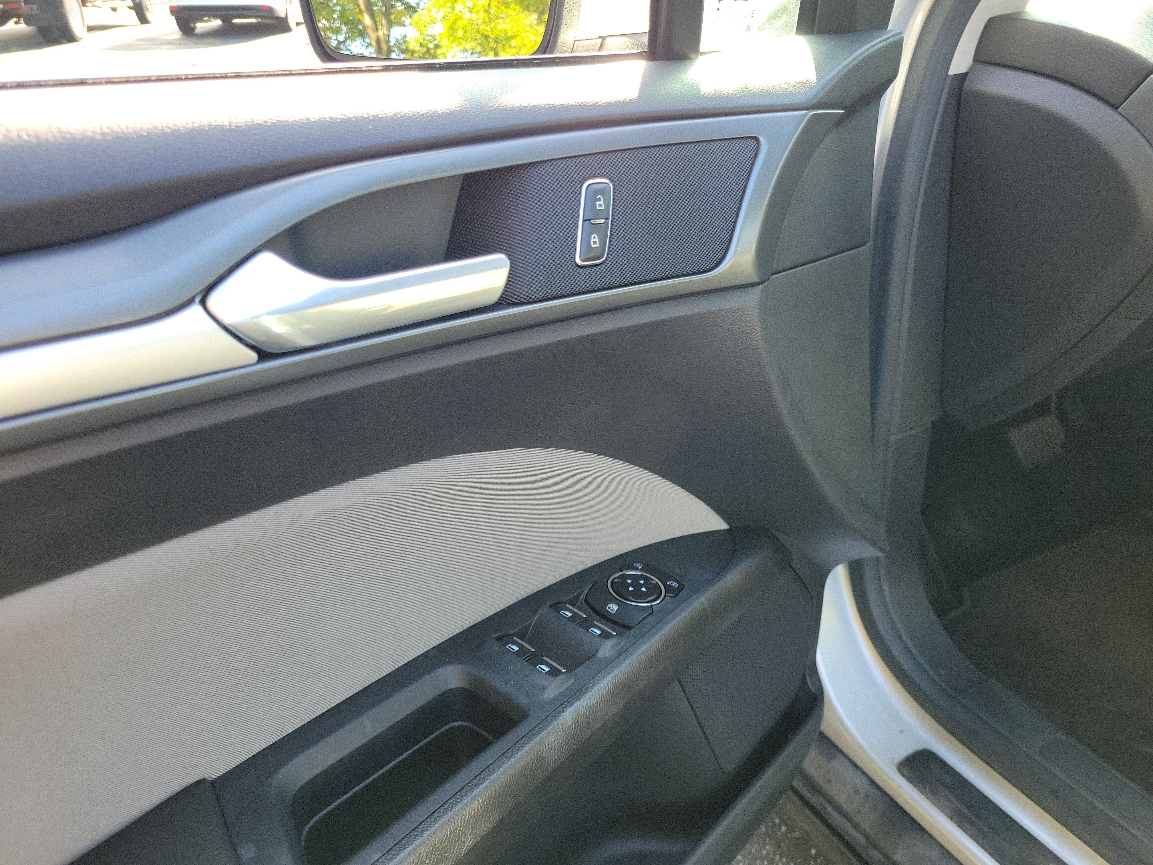 Used 2015 Ford Fusion S FWD image 18