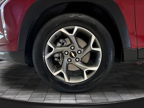 Used 2025 Chevrolet Trax LT FWD image 34