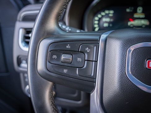 Used 2024 GMC Yukon XL SLT AWD/4WD image 17