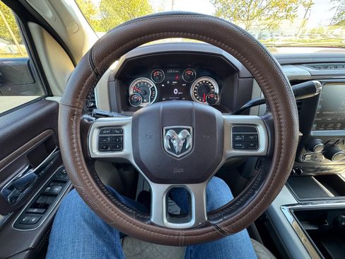 Used 2015 RAM 2500 Laramie w/ Convenience Group image 28