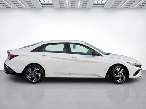 New 2025 Hyundai Elantra Sport image 4