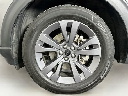 Used 2021 Ford Explorer XLT w/ Equipment Group 202A AWD/4WD image 11