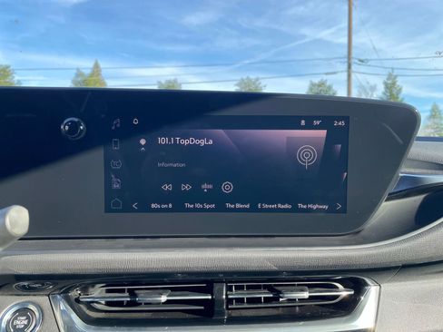 Used 2025 Buick Envista Sport Touring image 21