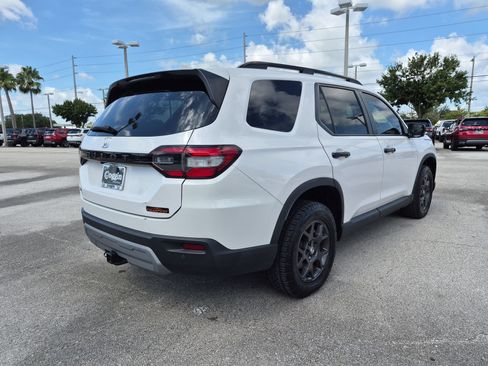 Used 2023 Honda Pilot TrailSport image 6