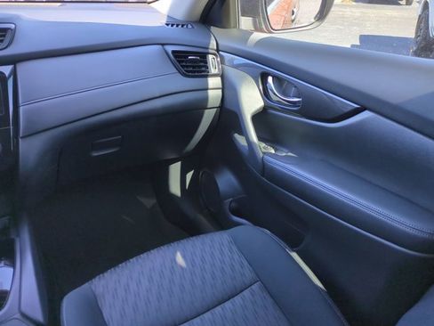 Used 2017 Nissan Rogue S image 17