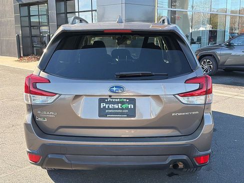 Used 2020 Subaru Forester Premium image 5