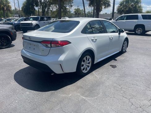 Used 2025 Toyota Corolla LE FWD image 5