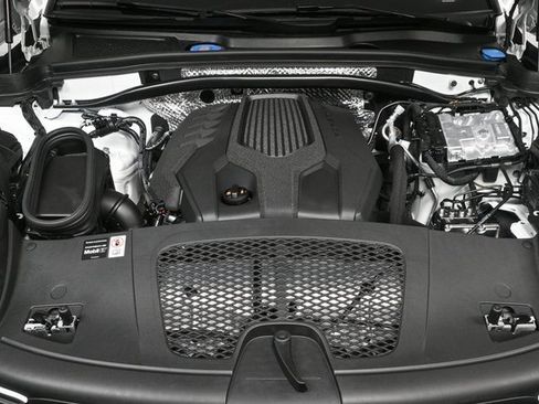 Certified 2025 Porsche Macan image 34