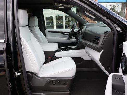 New 2025 Chevrolet Suburban Premier image 55