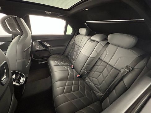 Used 2023 BMW 760i xDrive image 32