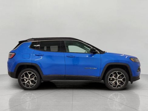 Used 2025 Jeep Compass Limited AWD/4WD image 39