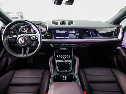 Certified 2025 Porsche Cayenne image 25