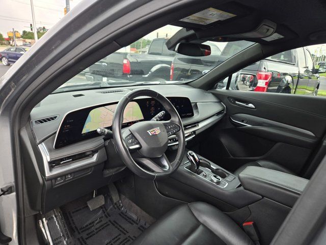 Used 2025 Cadillac XT4 Premium Luxury FWD image 2