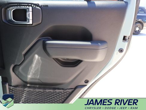 Used 2023 Jeep Wrangler Unlimited AWD/4WD image 10