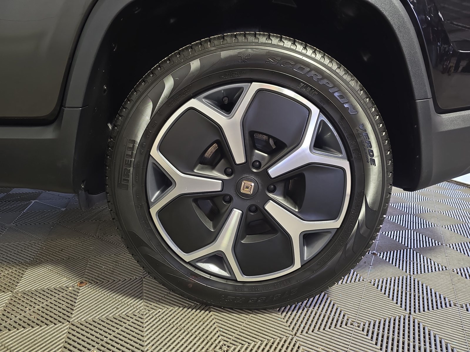 Used 2023 Rivian R1T Adventure Dual AWD/4WD image 10